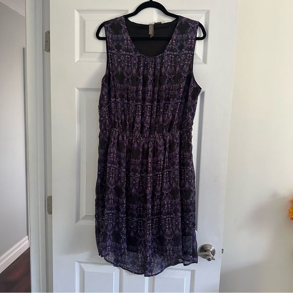 Size 1X Additionelle Black and Purple Printed High Low Hem Midi Dress - Picture 1 of 4